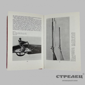 картинка книга «antique weapons»